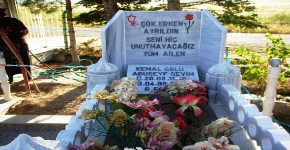 Ahmetcenlilerin Mezarl /  Malatya Fethiye